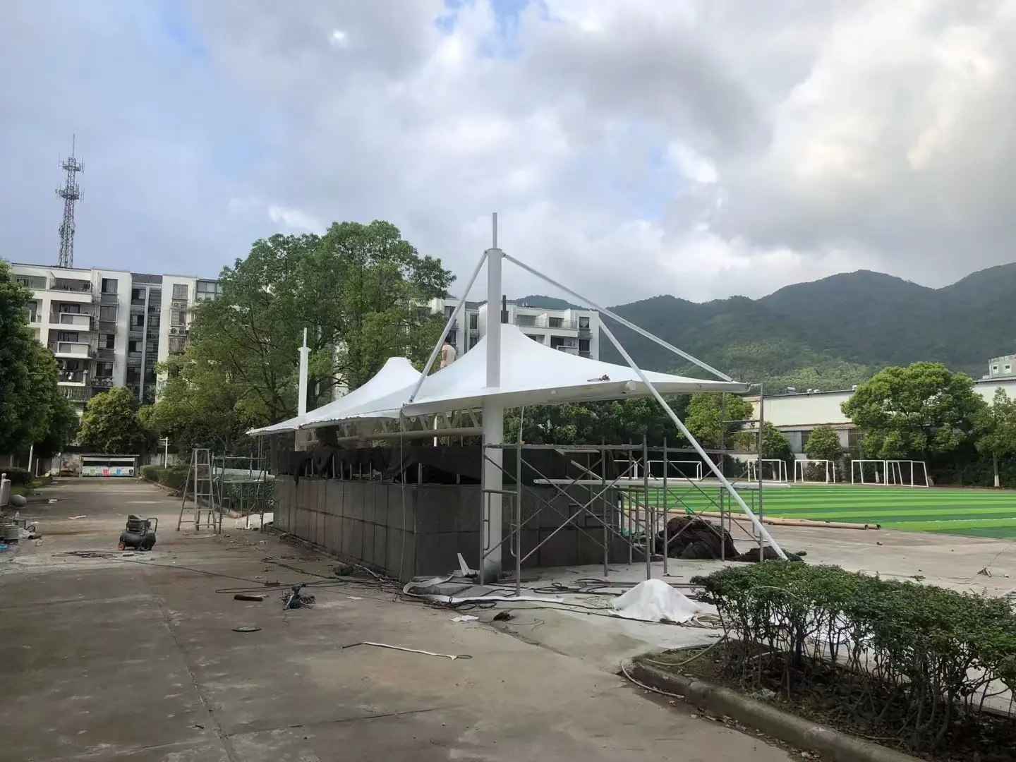 2026年贵州观山湖停车棚球场棚改造纪实：老旧雨棚换新，运维压力怎么降
